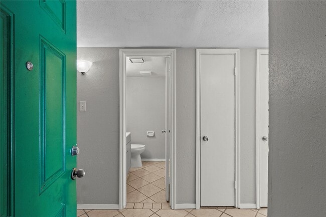 Building Photo - 2202 16th Ave N