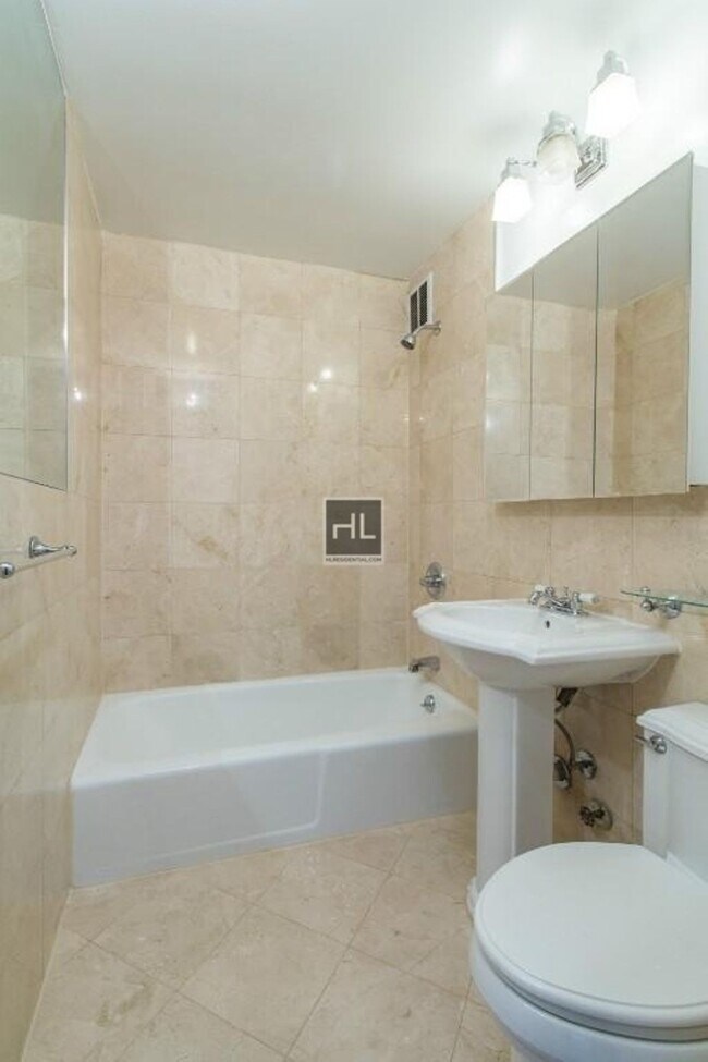 Foto del edificio - NO FEE One Bed on West Village! Won't Stay...
