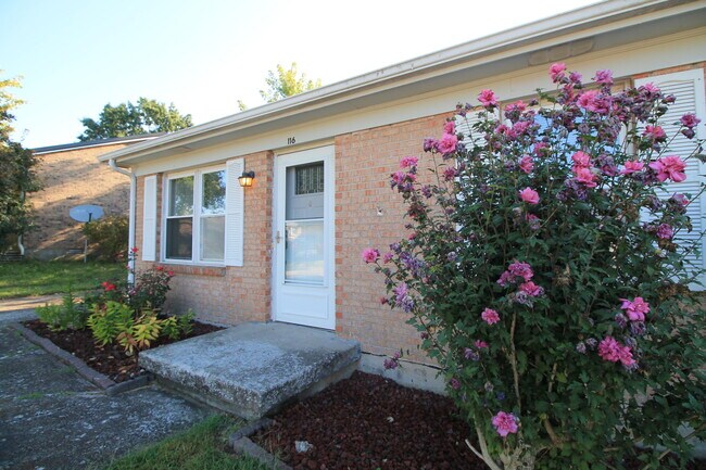 Building Photo - 116 Queensway Dr