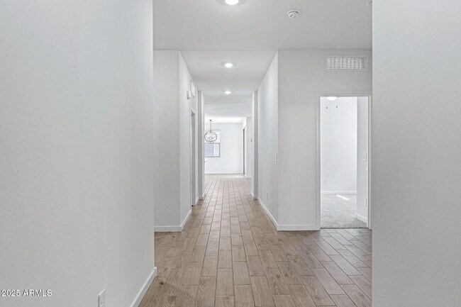 Foto del edificio - 16006 W Cottontail Ln