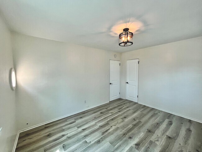 Foto del edificio - 208 Marine Ave