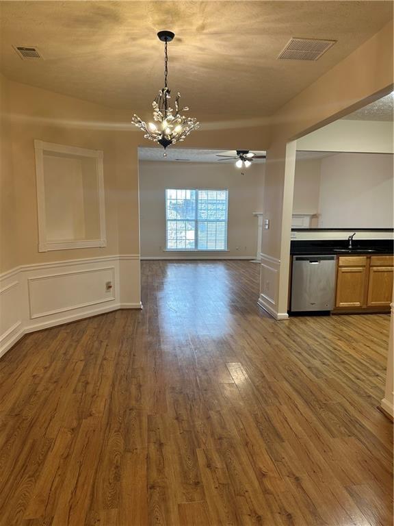 Foto del edificio - 3837 Grovemont Pl