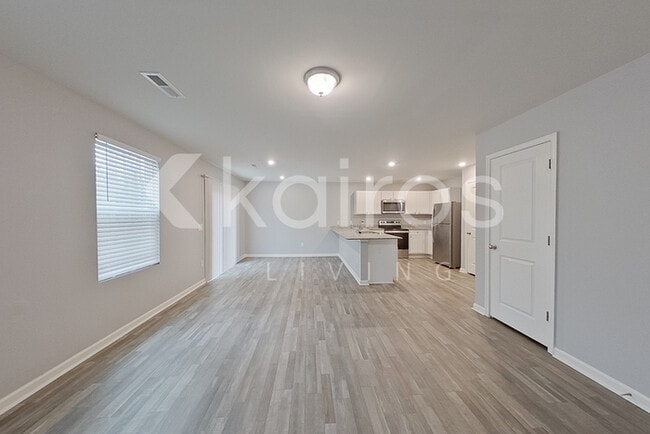 Building Photo - 2595 Provence Dr SE