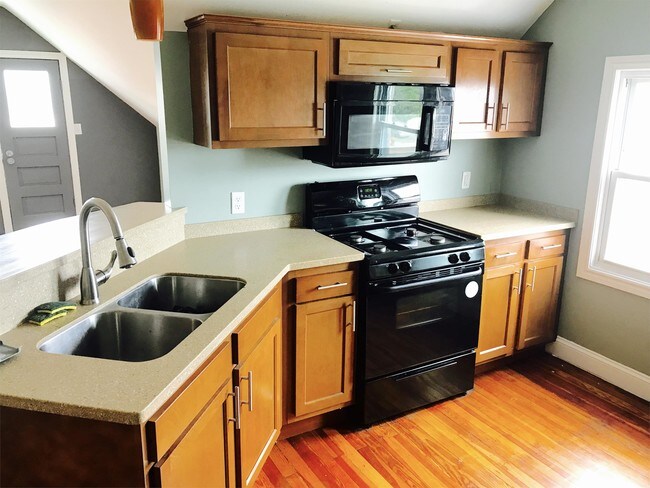 Building Photo - 1535 Hertel Ave