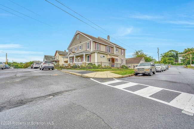 Foto del edificio - 443 14th Ave