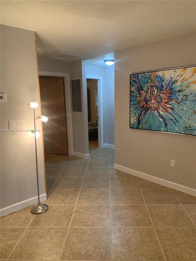 Foto del edificio - 63 Bass Ave