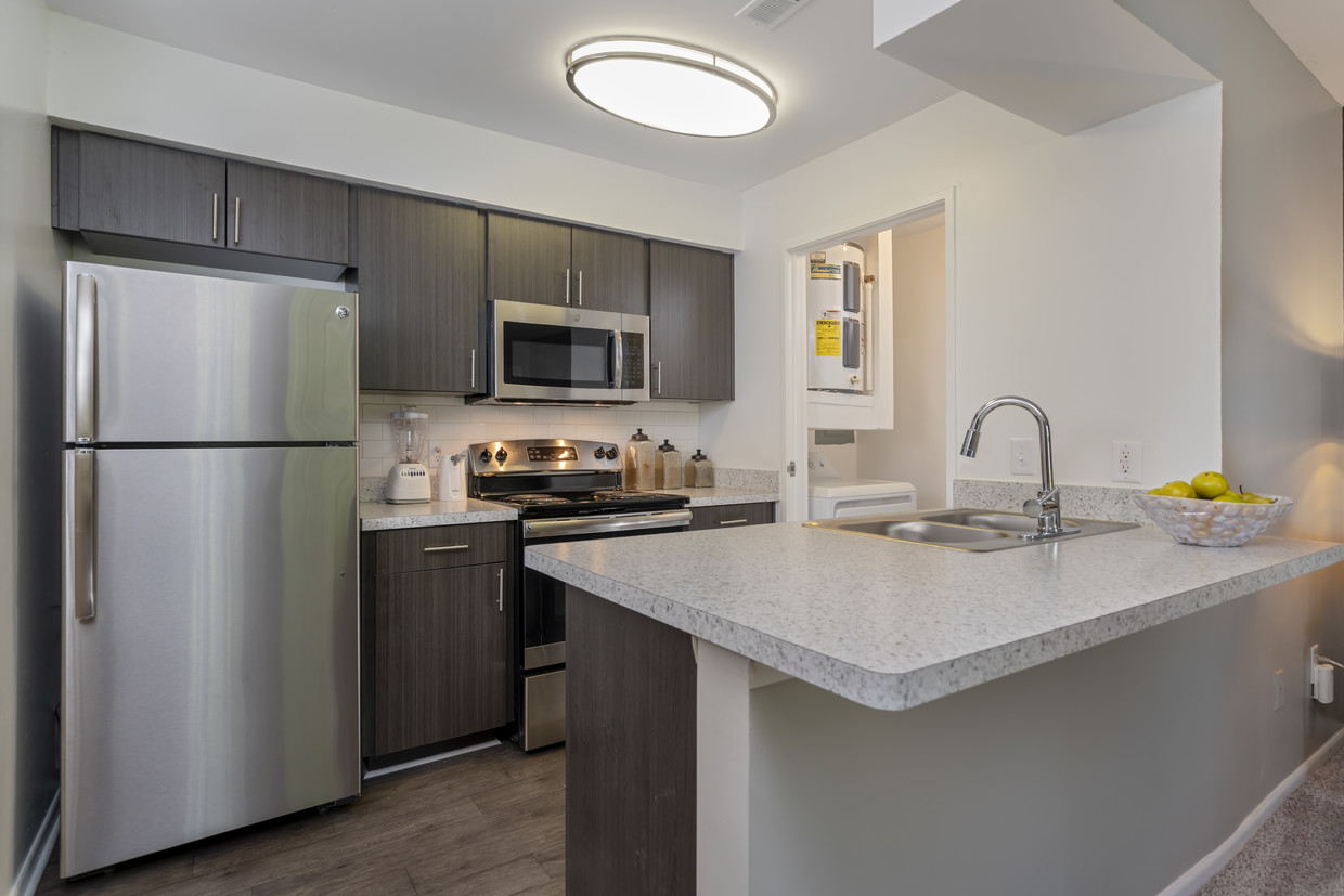 Foto principal - Fairlane Meadow Apartments and Townhomes