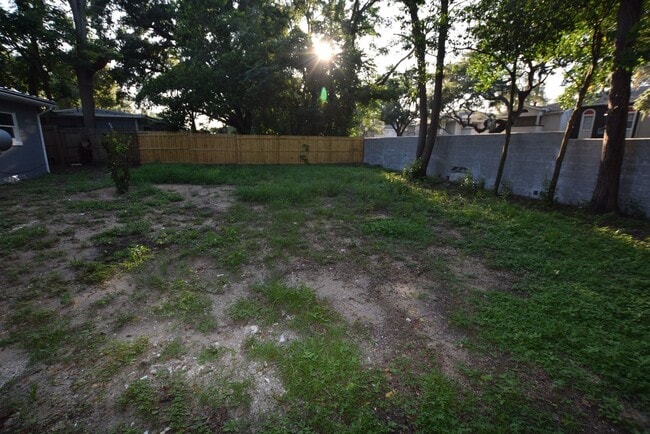 Building Photo - 2637 Healy Dr
