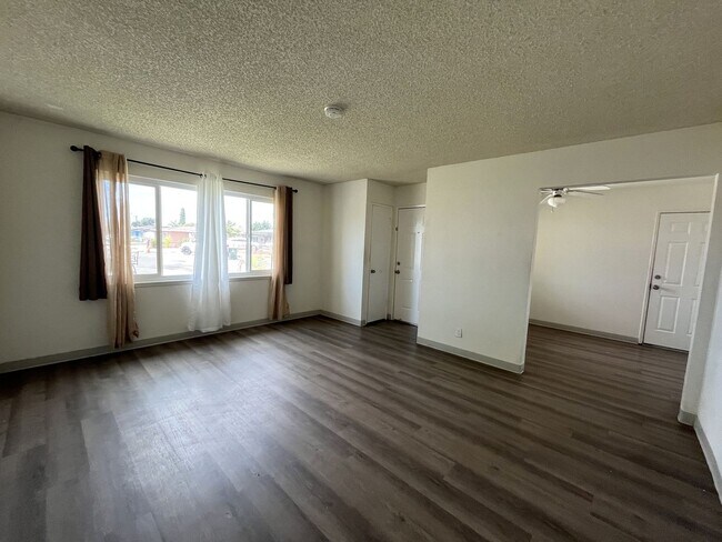 Foto del edificio - 12728 Linnell Ave
