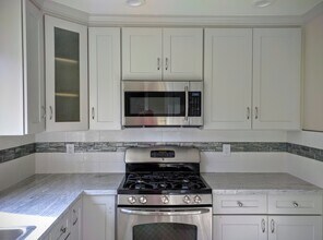 Building Photo - 1566 Capri Dr