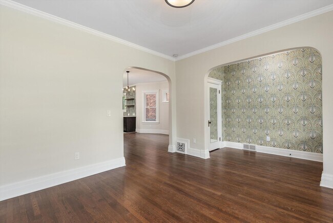 Foto del edificio - 719 Gladstone Ave