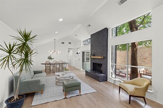 Building Photo - 2019 Wilcrest Dr