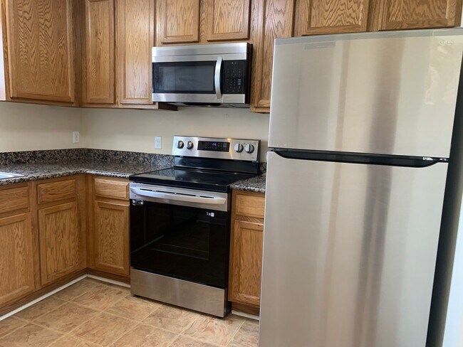 Foto del edificio - 2-Bedroom, 2-Bath Condo for Lease – Manors of Regency, Shelby Township