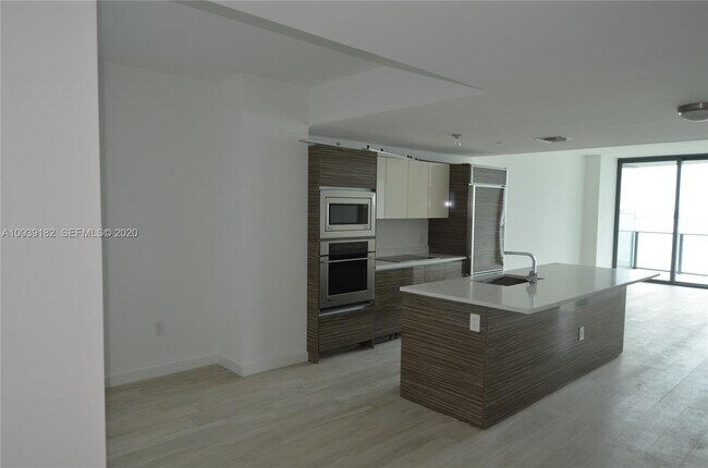 Foto del edificio - 460 NE 28th St