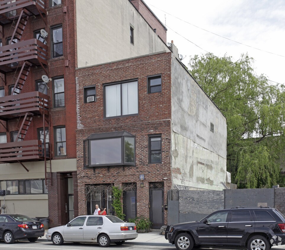 Building Photo - 73 Columbia St
