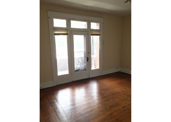 Interior Photo - 3238 Bishop Street