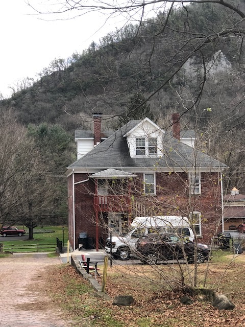 Foto del edificio - 11019 Old Mount Savage Rd NW