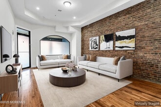 Building Photo - 7 Broad St Building Photo - 7 Broad St