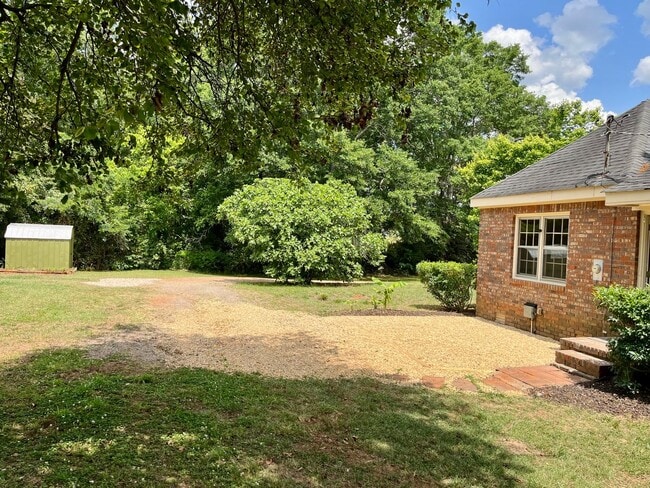 Building Photo - Spacious Living Near UGA in Desirable Oconee County!