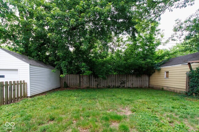 Building Photo - 1906 Glenridge Dr