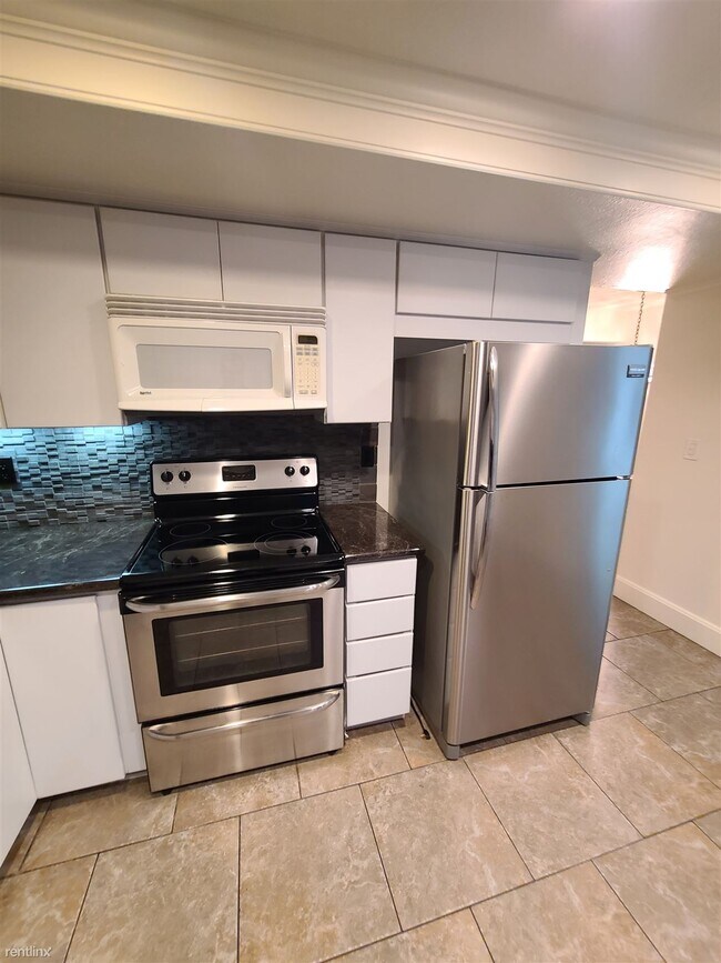 Building Photo - 2 br, 2.5 bath Townhome - 20694 Waterford ...