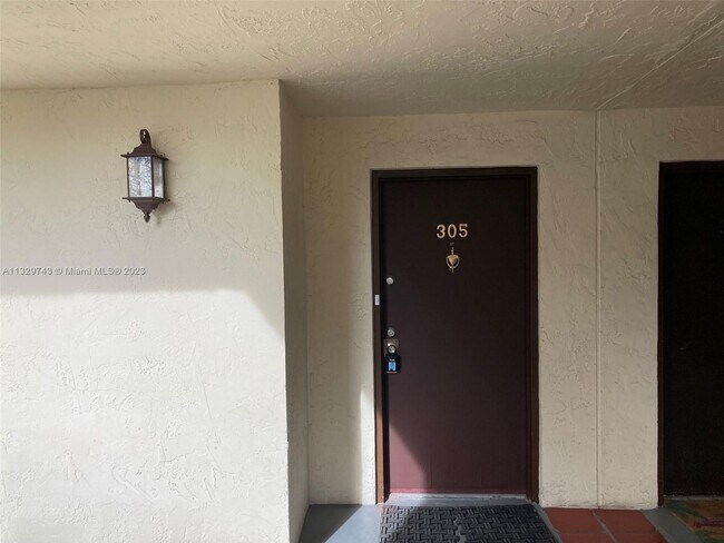 Building Photo - 9010 SW 125th Ave