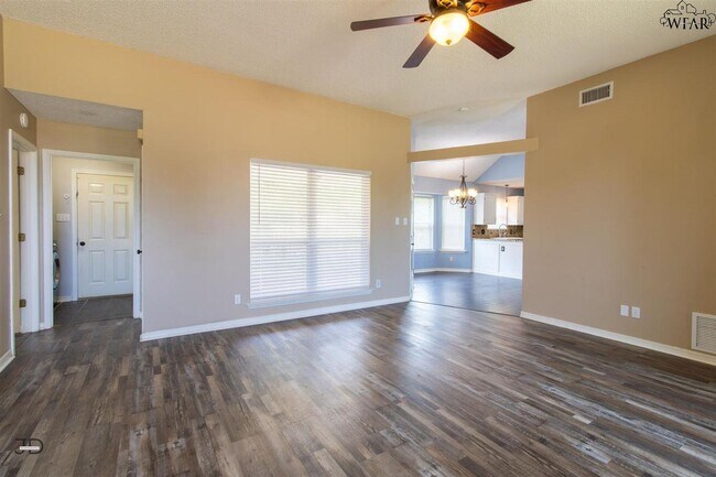 Building Photo - 2224 Sandcastle Rd