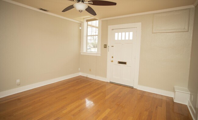 Building Photo - 113 Vassar Ln