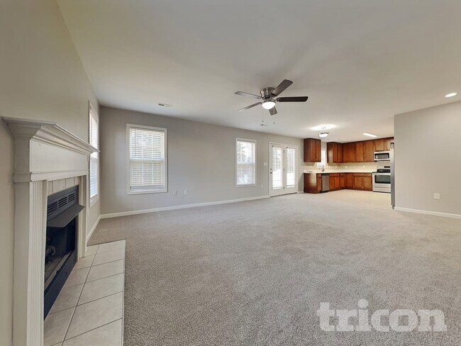 Foto del edificio - 220 Advance Dr