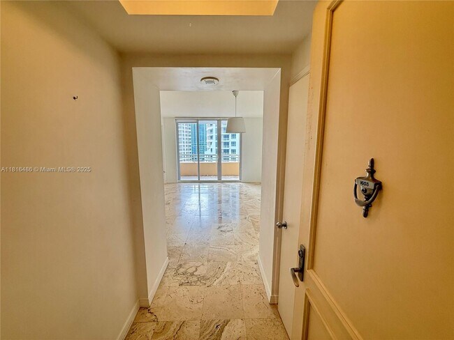 Foto del edificio - 808 Brickell Key Dr