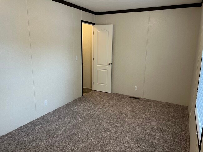 Building Photo - 254 Magnolia Pl