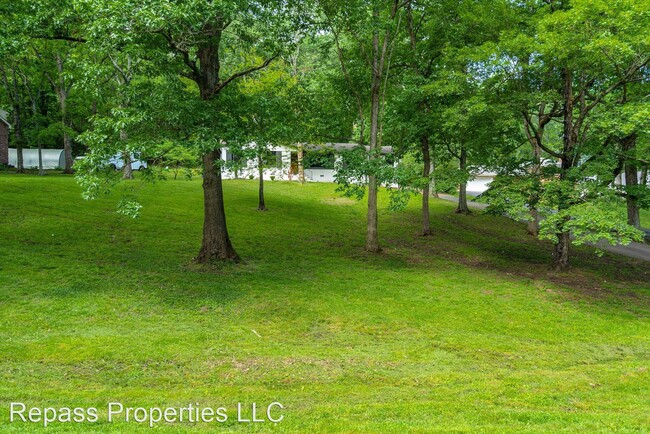 Building Photo - 3 br, 2 bath House - 703 Clematis