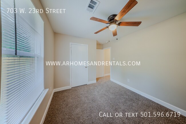 Foto del edificio - 703 W 23rd St