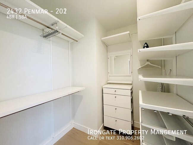 Building Photo - 2432 Penmar-202