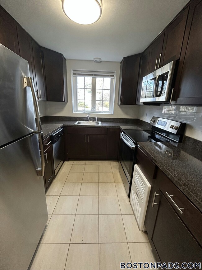 Building Photo - 7 Captain Parker Arms