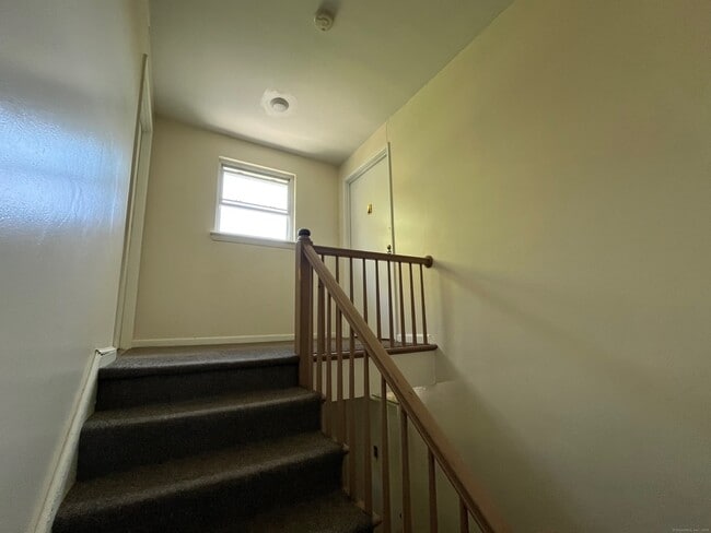 Building Photo - 14 Colonial Dr