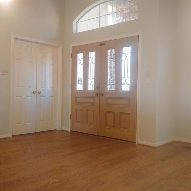 Building Photo - 7502 Anaqua Dr