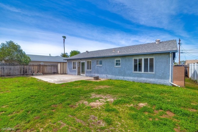 Building Photo - 4781 Mount Bigelow Dr