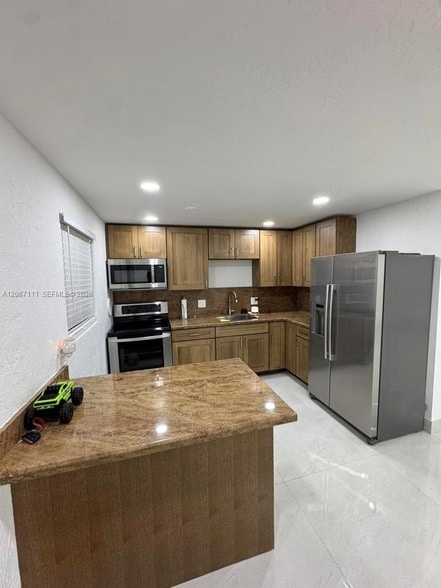 Building Photo - 664 Colson Dr