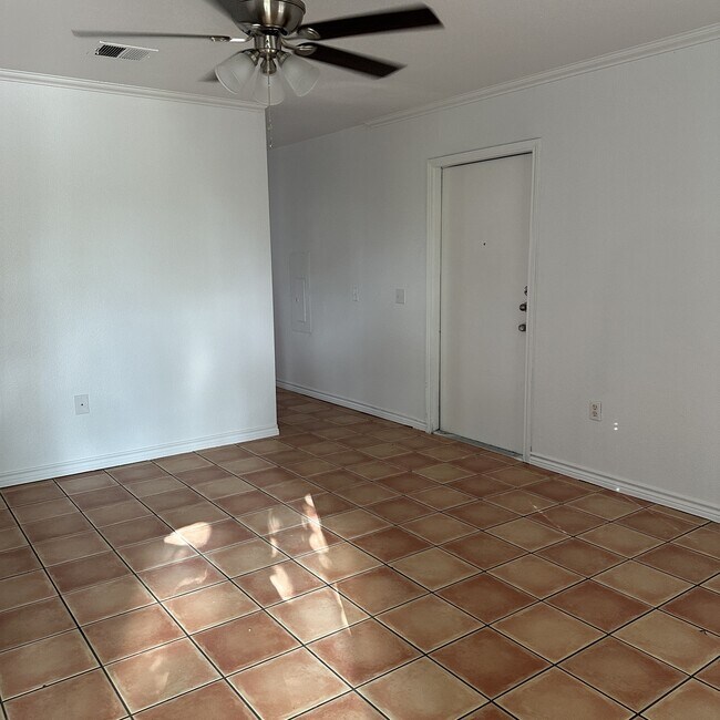 Foto del edificio - 1704 Lovingood Dr