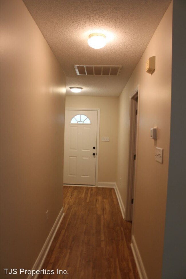 Foto del edificio - 3 br, 3 bath House - 108 N Second Avenue