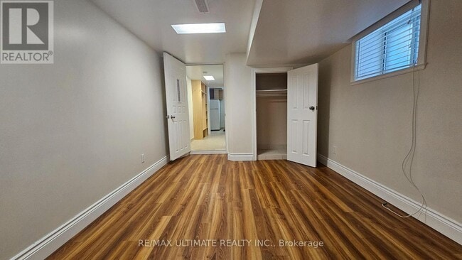 Photo du bâtiment - 905 Lansdowne Ave