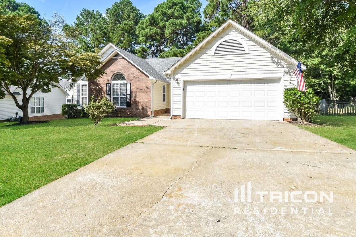 Foto principal - 911 Bentley Dr