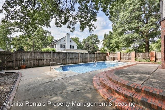 Building Photo - 254 N Crestway St