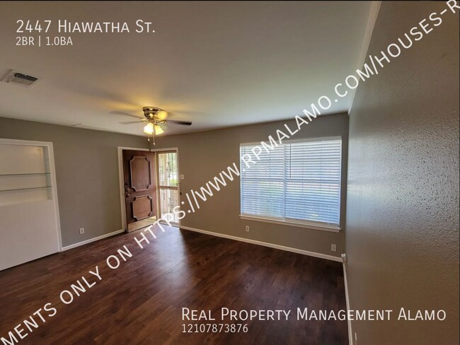 Foto del edificio - 2447 Hiawatha St