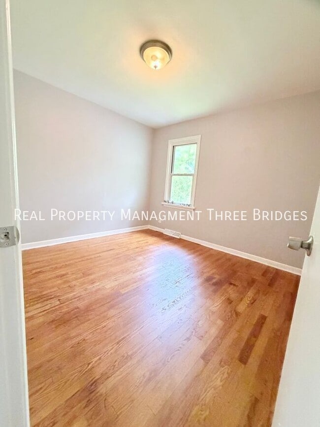 Foto del edificio - 536 Ames Pl