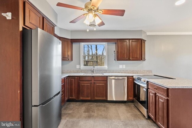 Building Photo - 122 Stuart Dr