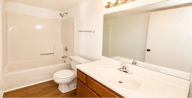 Foto del edificio - 451 Woodview Dr