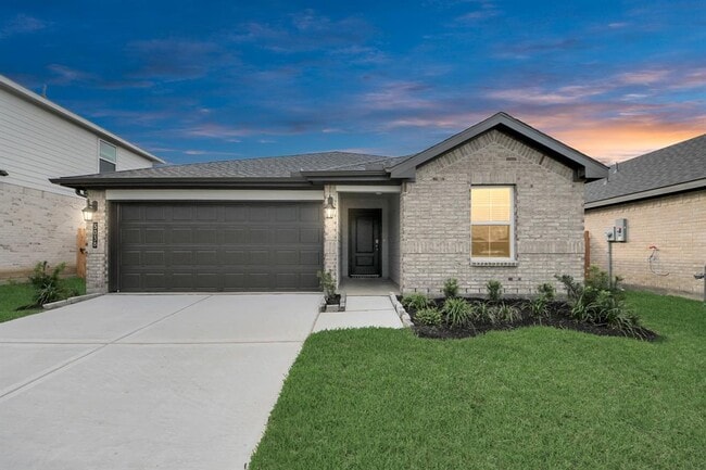 Building Photo - 5038 Balcolm Dr