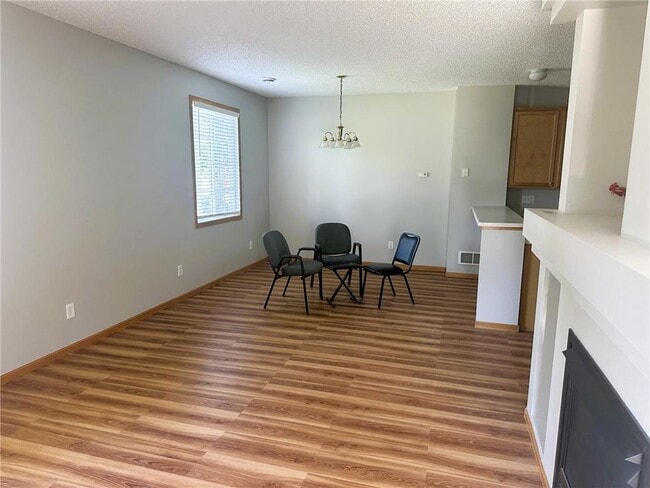 Building Photo - 130 River Woods Dr W